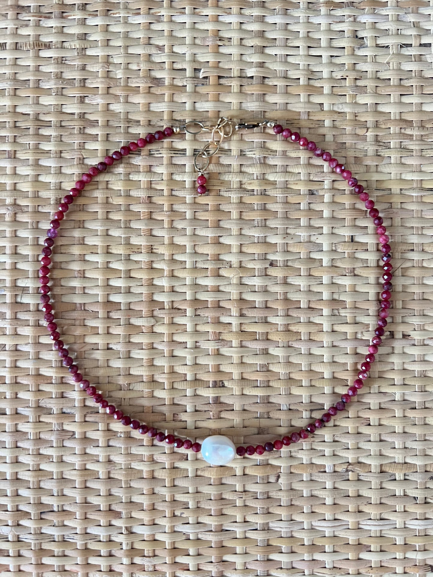 Red Horizontal Pearl Necklace