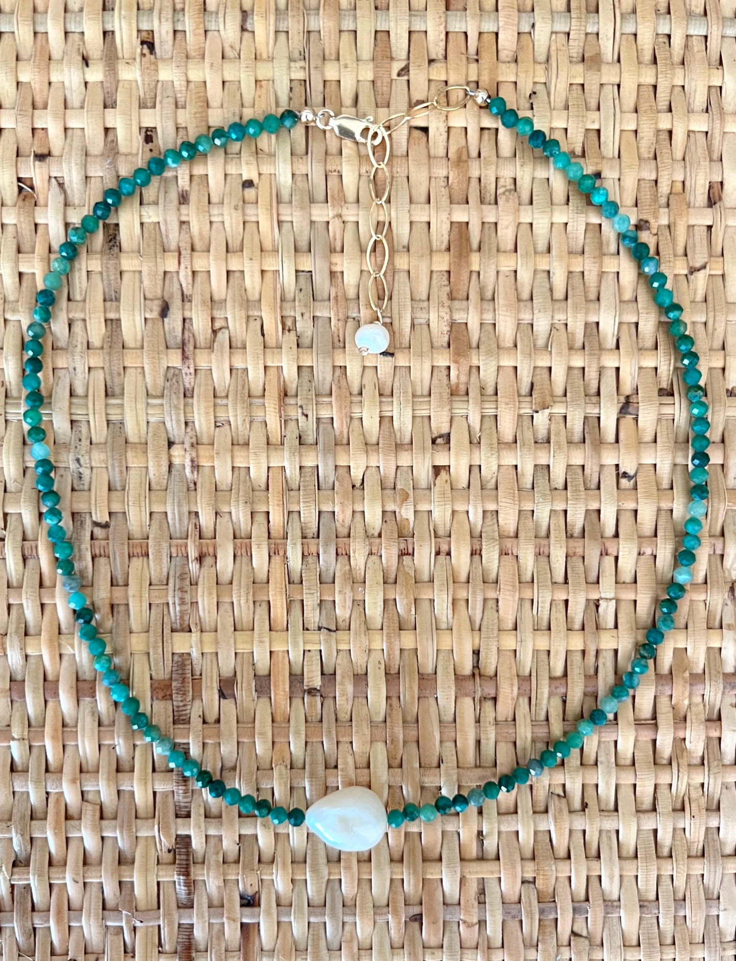 Green Jade Horizontal Pearl Necklace